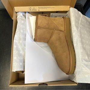 UGG Classic Mini II Women’s Size 7 BNIB